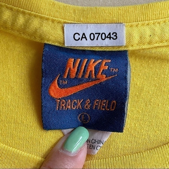 Vintage 90s Nike Yellow Track & Field International Flags Thin Tee T-Shirt - S - Picture 4 of 9
